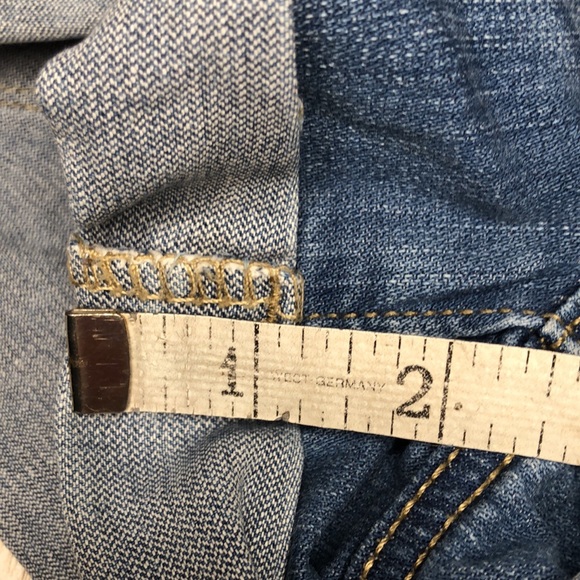 Mudd, stretch denim jean shorts w/destruction & cuffed btm - junior size 7 - Picture 8 of 11